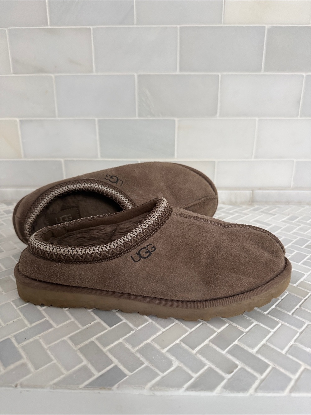 Authentic UGG Mens 8 Chestnut Suede Slip-On Tasman Slippers